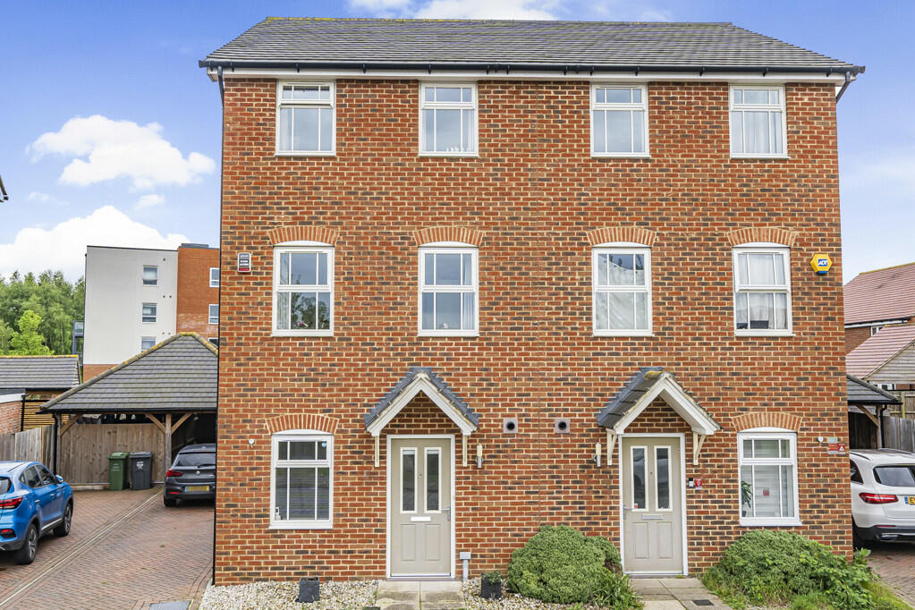 3 bedroom semidetached house for sale in Weldon Road, Castle Hill