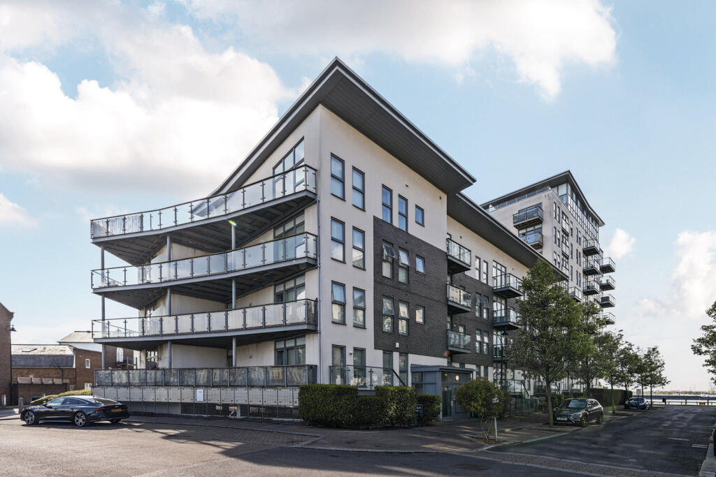 Main image of property: Clovelly Place, Greenhithe