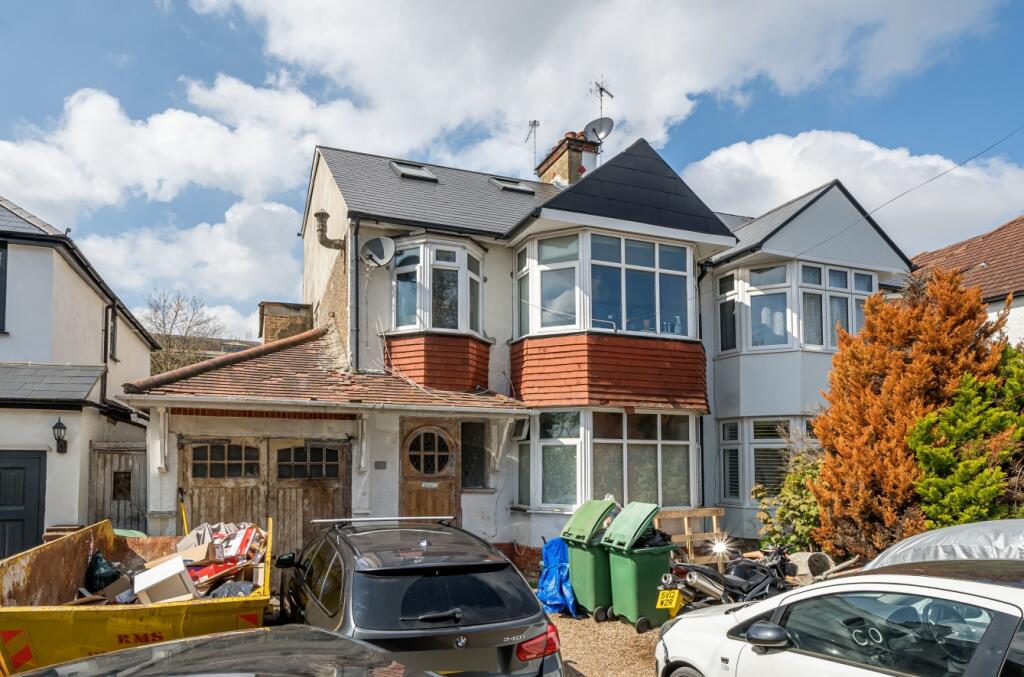 3 bedroom semidetached house for sale in Rafford Way, Bromley, BR1