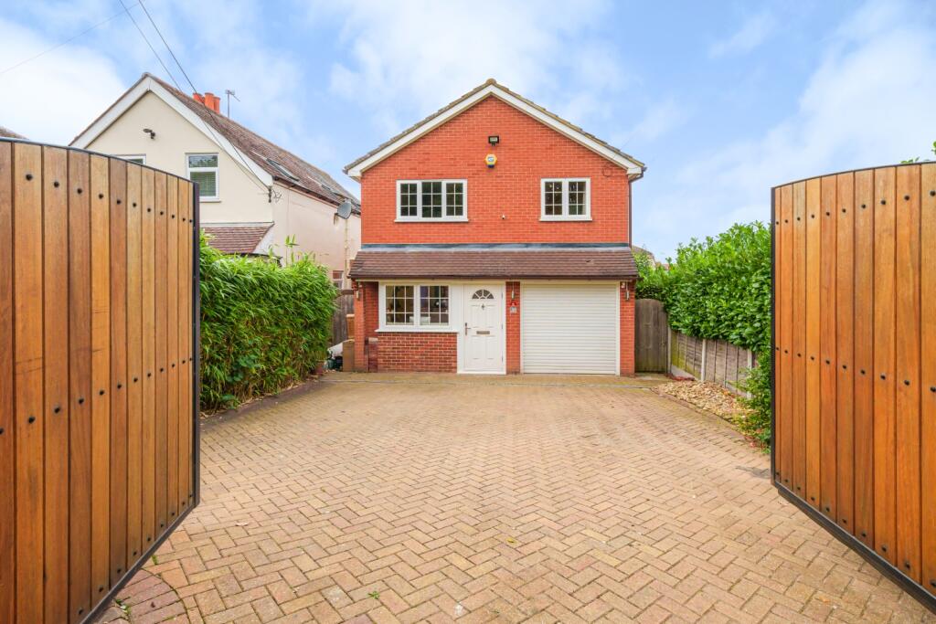 4 bedroom detached house for sale in Bull Lane, Newington