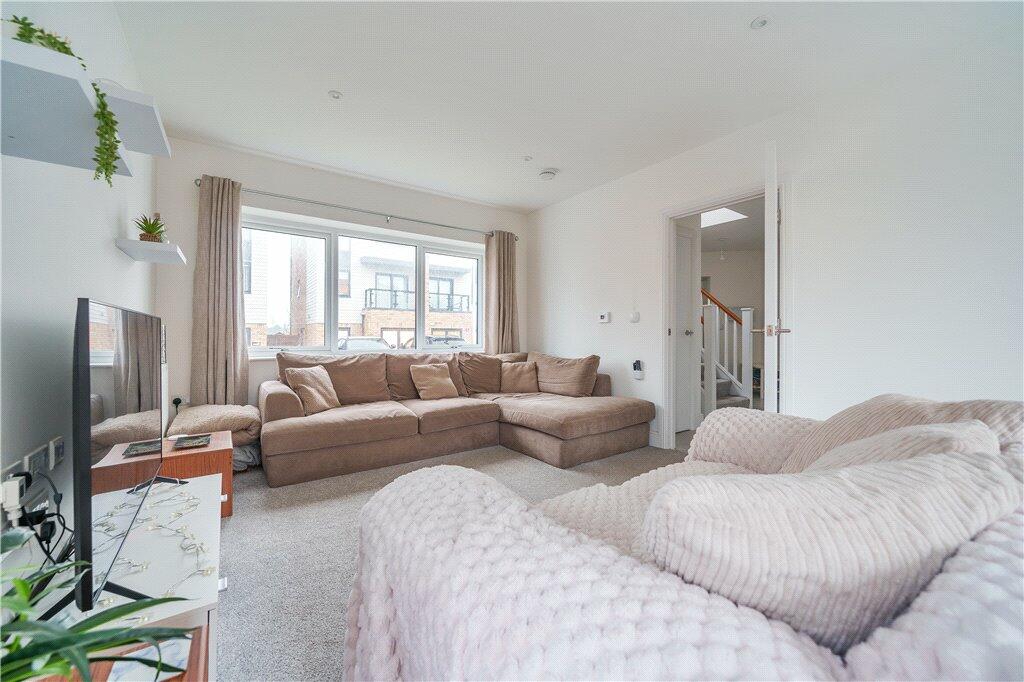 3 bedroom semidetached house for sale in Bloomfields, Rainham, ME8