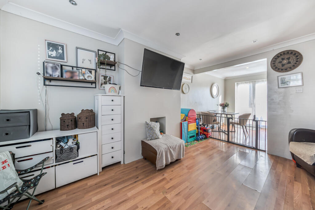 Main image of property: Settington Avenue, Chatham, Kent