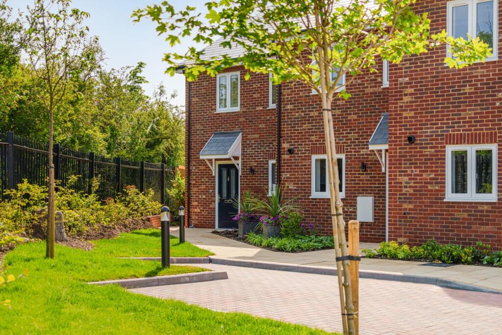 3 bedroom semidetached house for sale in Heritage Walk, Snodland, ME6