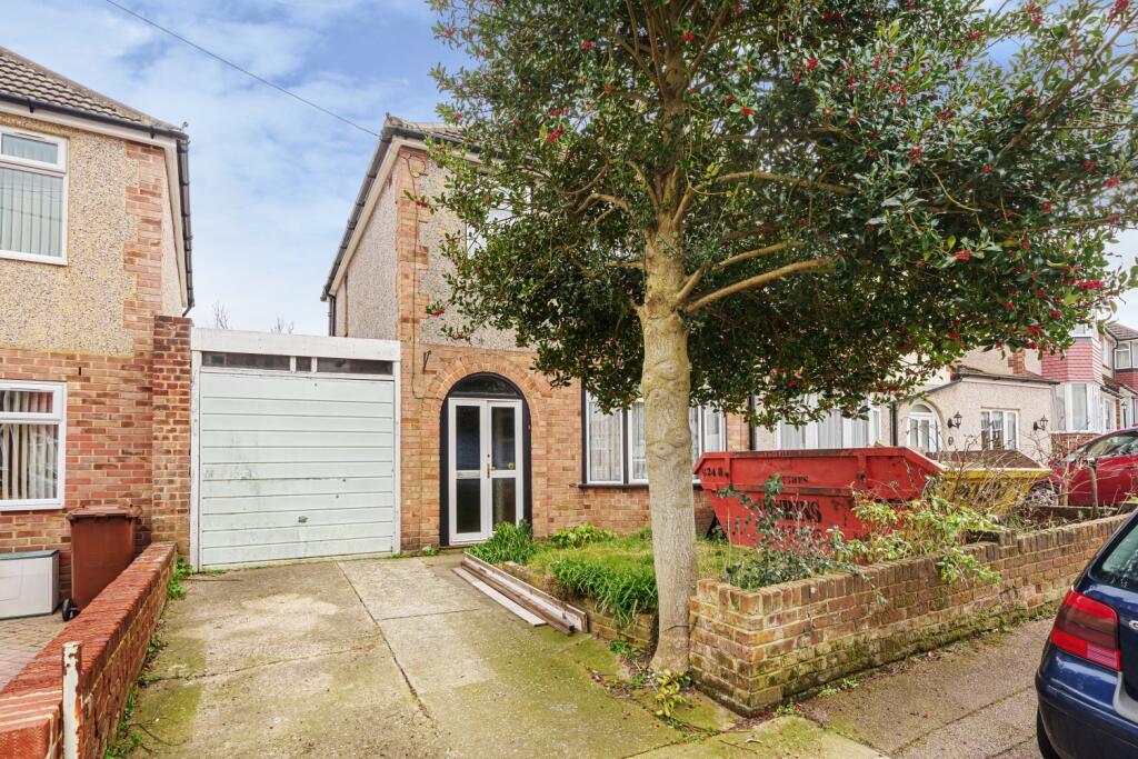 3 bedroom semidetached house for sale in Allington Drive, Rochester, ME2