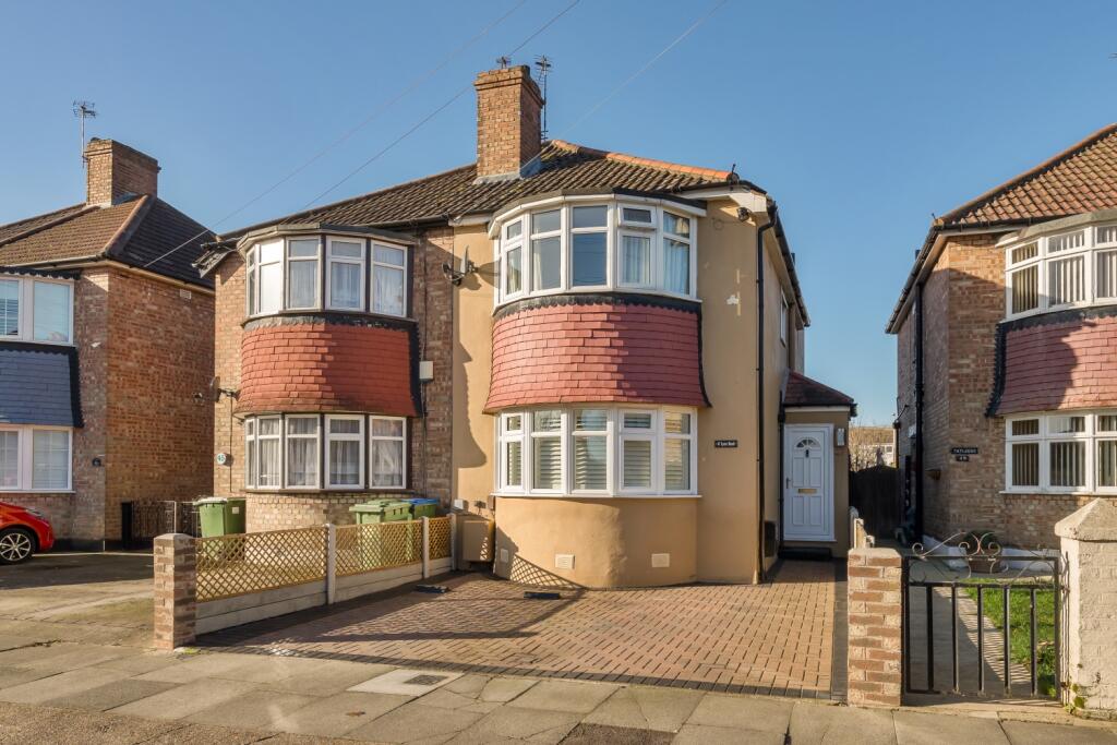 3 bedroom semidetached house for sale in Lyme Road, Welling, Kent, DA16