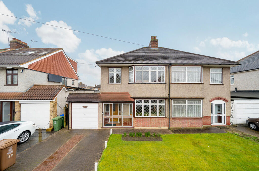 3 bedroom semidetached house for sale in Sandringham Drive, Welling, DA16