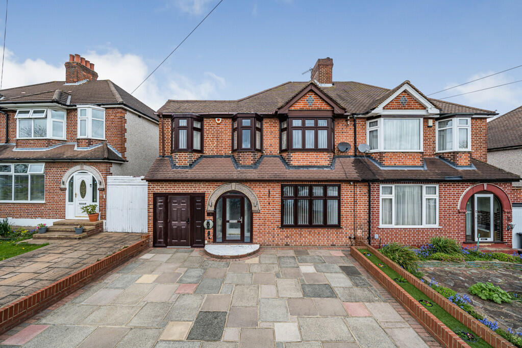 4 bedroom semidetached house for sale in Hook Lane, Welling, Kent, DA16