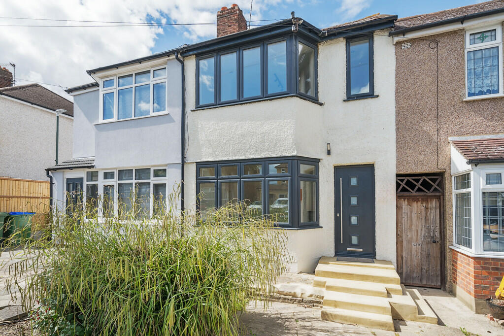 3 bedroom terraced house for sale in Radnor Avenue, Welling, DA16