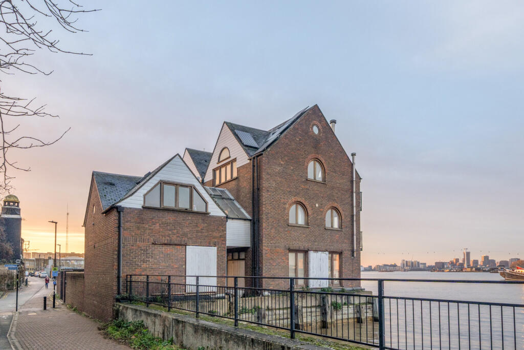 Main image of property: Riverside, London