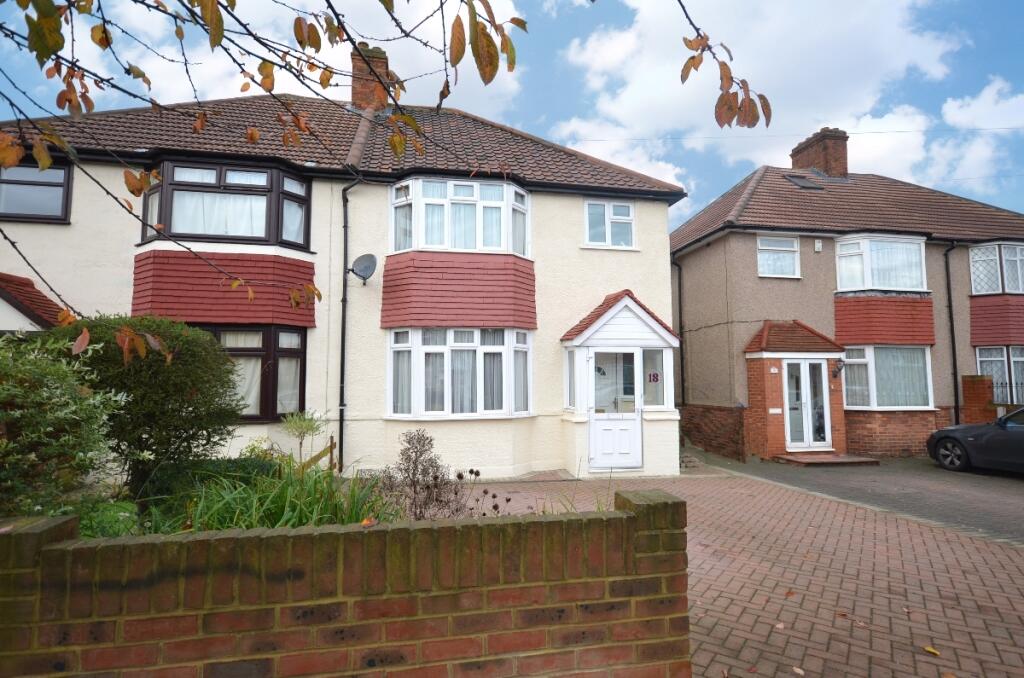 3 bedroom semidetached house for sale in Weyman Road, Blackheath