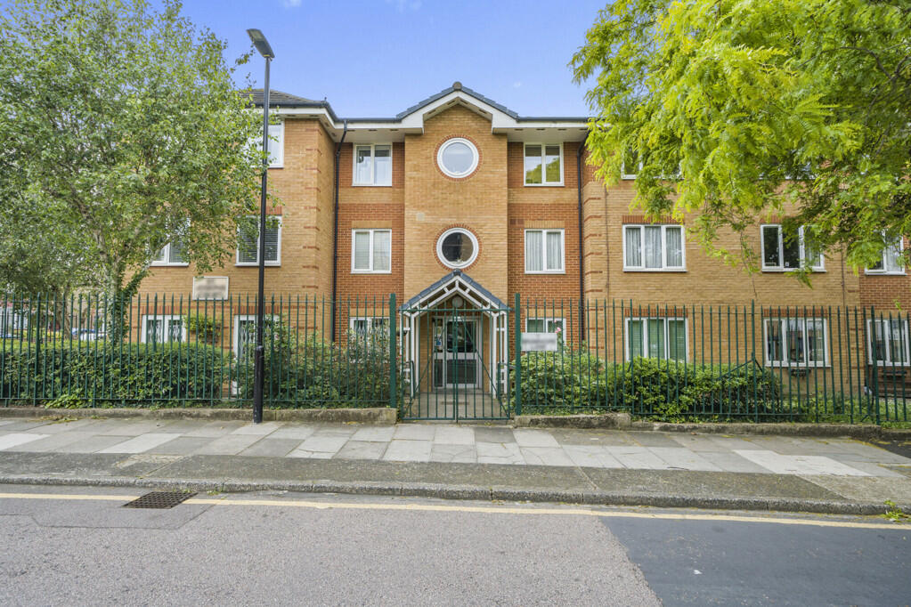 1 bedroom apartment for sale in Bramhope Lane, London, SE7