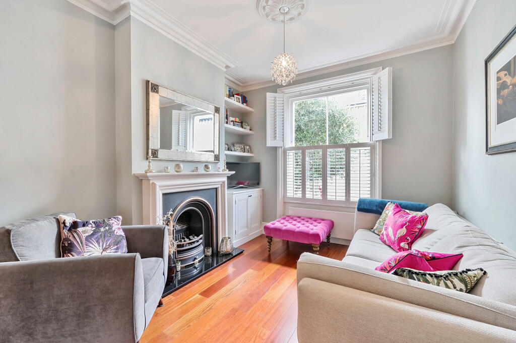 4 bedroom terraced house for sale in Quentin Road, London, SE13