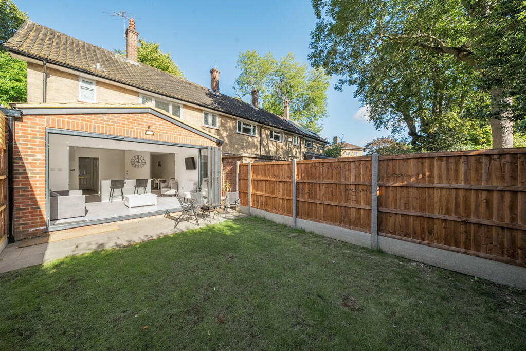 3 bedroom end of terrace house for sale in The Glebe, Blackheath