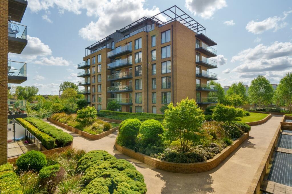 2 bedroom terraced house for sale in Tizzard Grove, London, SE3