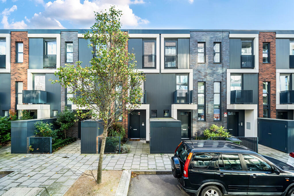 Main image of property: Hawthorne Crescent, Greenwich