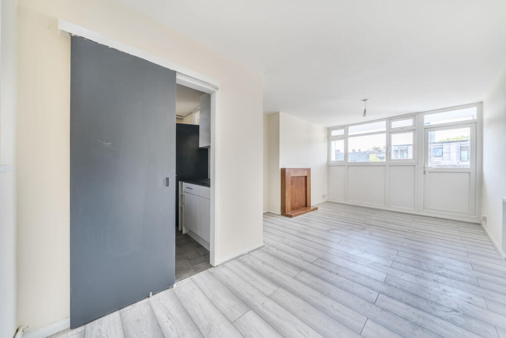 Main image of property: Giffin Street, London