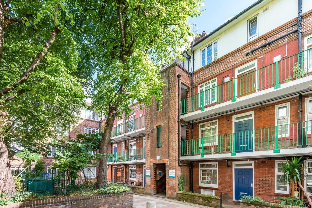 2 bedroom apartment for sale in Tower Bridge Road, London, Greater
