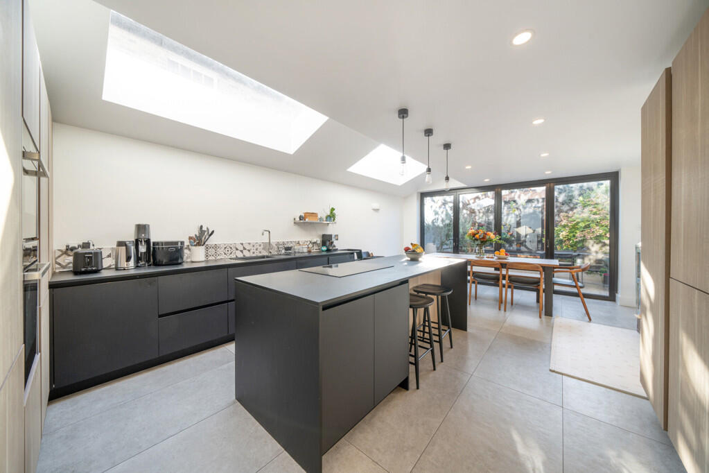 Main image of property: Lynton Road, London