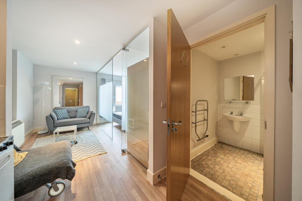 Main image of property: Long Lane, London