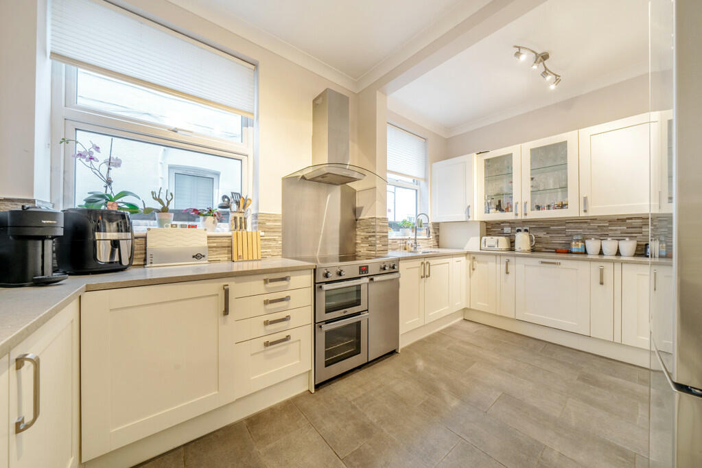 Additional property image - Avenue Road, Kent