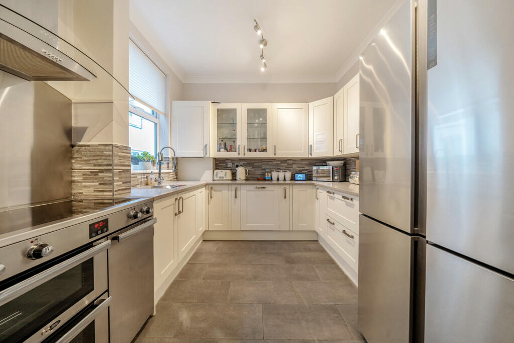 Additional property image - Avenue Road, Kent