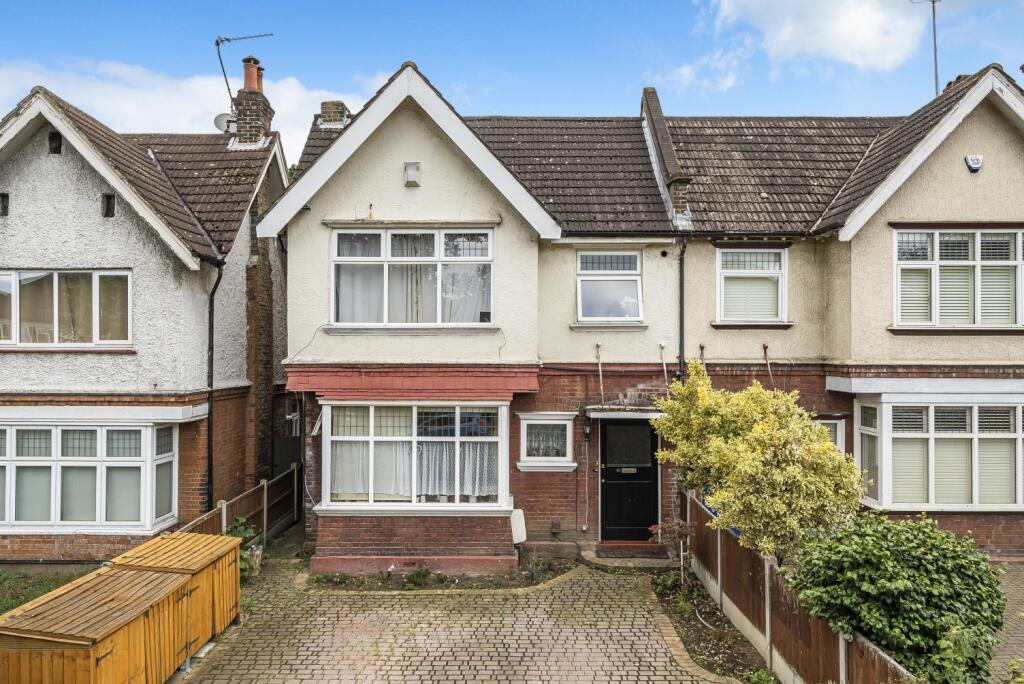 4 bedroom apartment for sale in Chinbrook Road, London, SE12