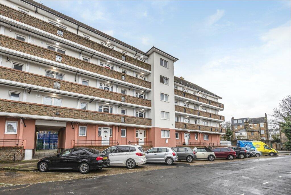 3 bedroom apartment for sale in Barnfield Road, Woolwich, SE18