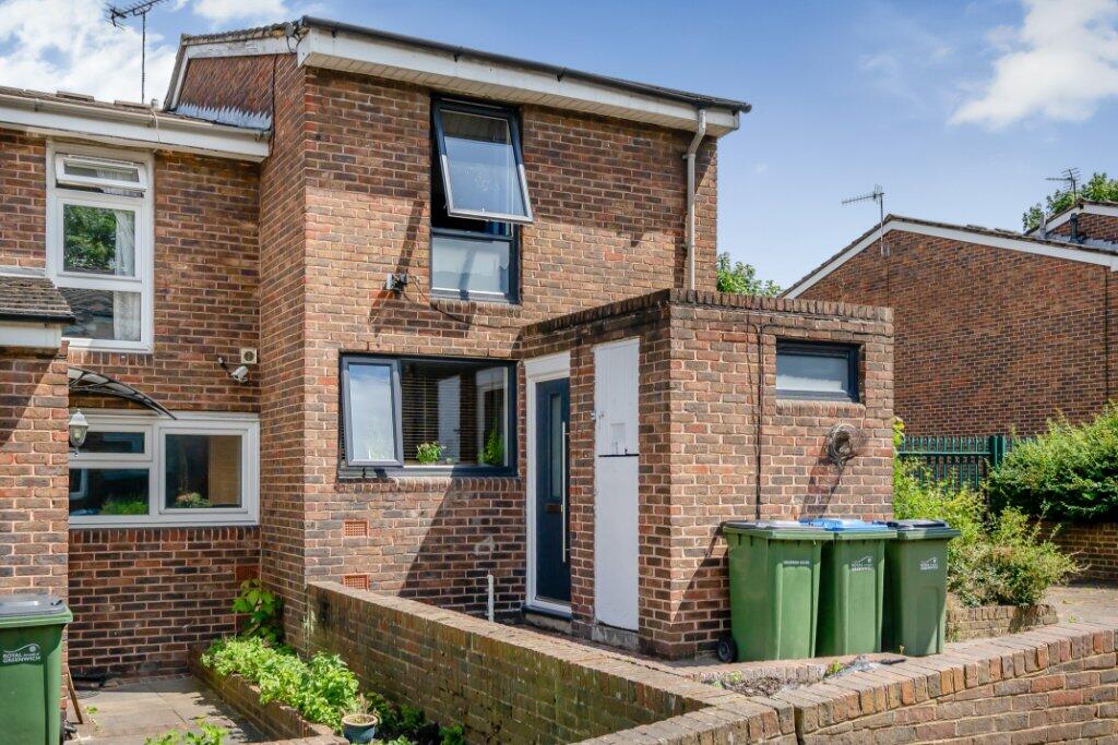2 bedroom end of terrace house for sale in Burrage Road, Woolwich, SE18