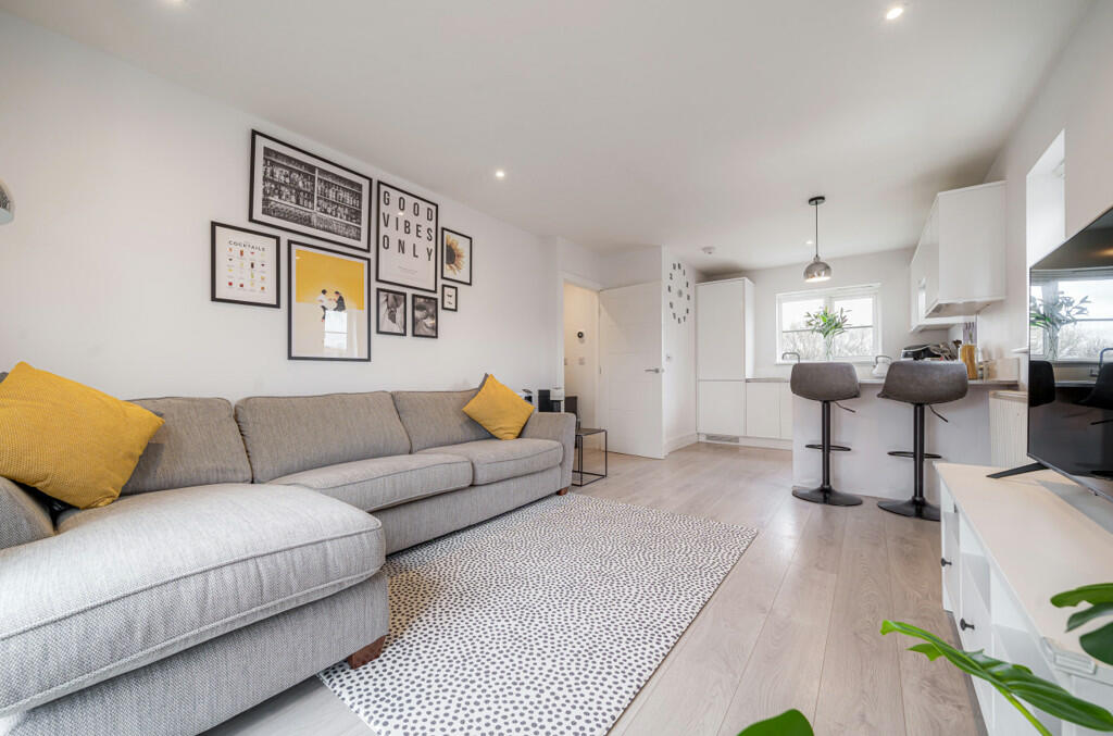 2 bedroom apartment for sale in Stoneleigh Road, Bromley, BR1