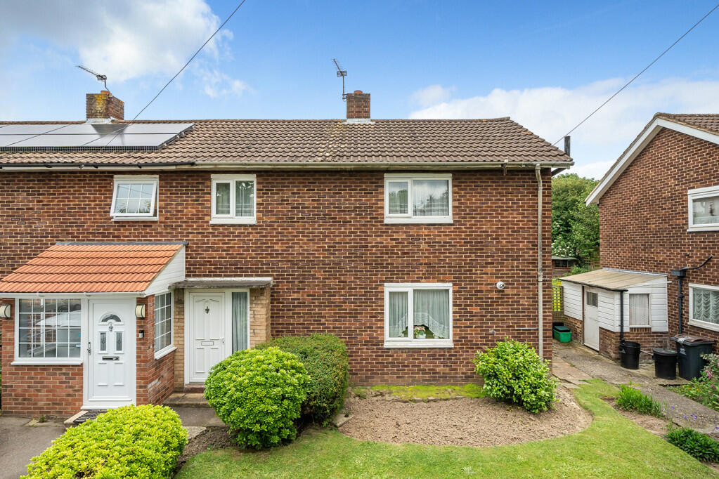 3 bedroom semidetached house for sale in Fairmead, Bromley, BR1