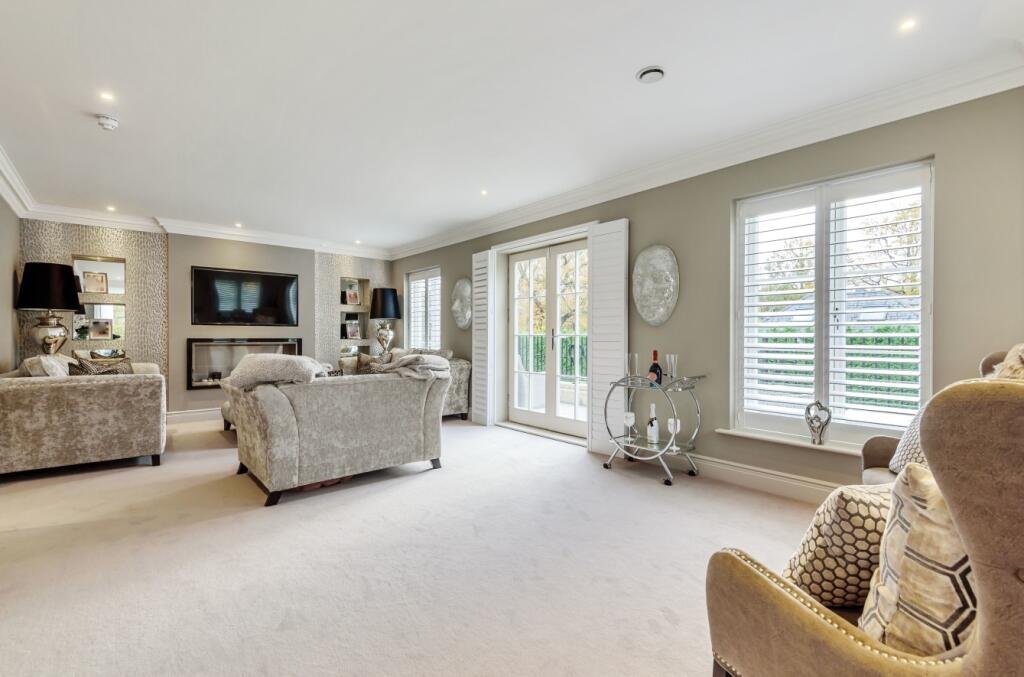 Additional property image - Willoughby Lane, Bromley, Kent