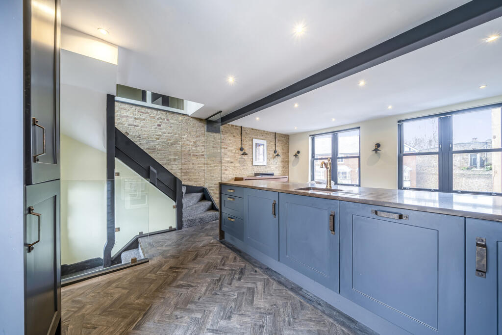 Additional property image - Plaistow Lane, Bromley