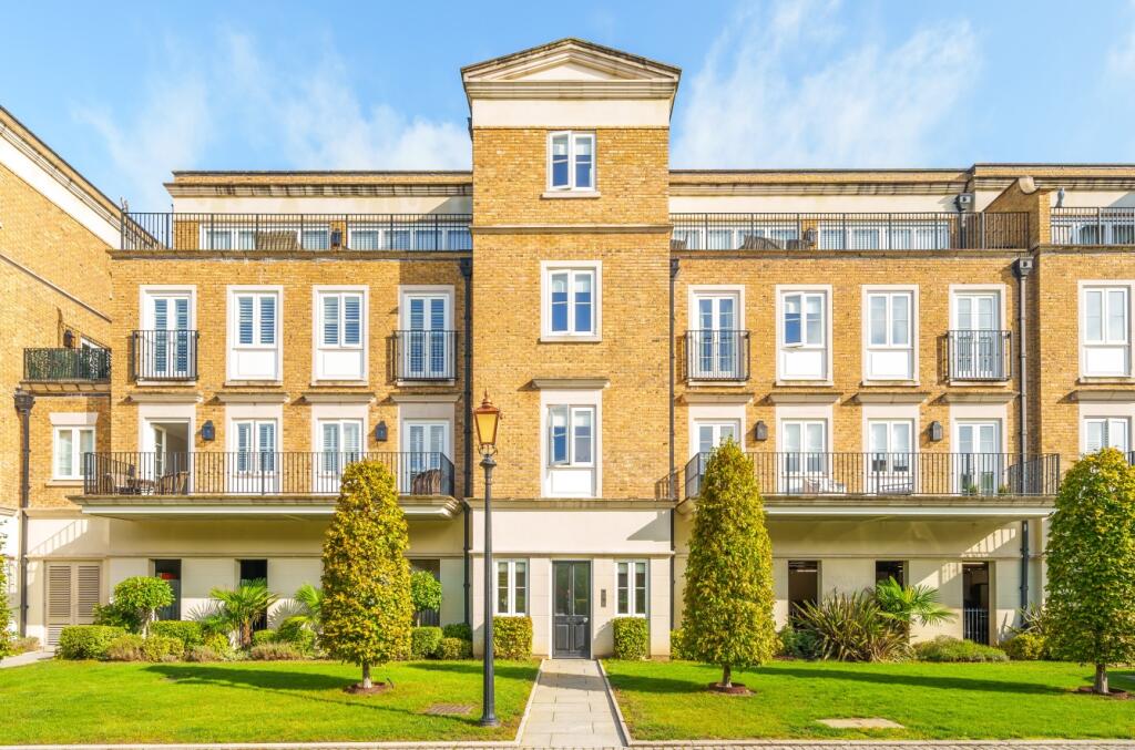2 bedroom apartment for sale in Willoughby Lane, Bromley, BR1