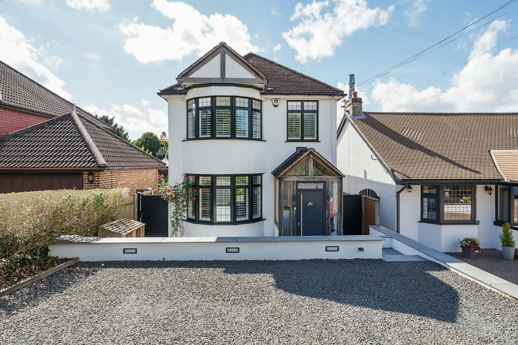 4 bedroom detached house for sale in Stonehouse Road, Halstead
