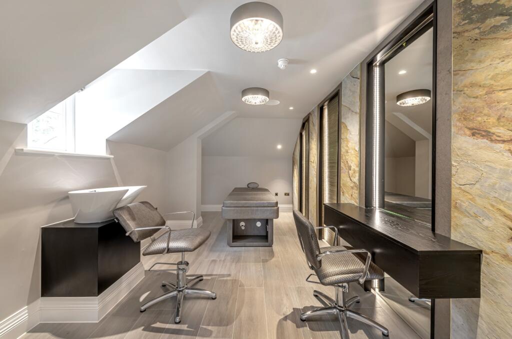 Additional property image - Holwood Park Avenue, Keston Park, Locksbottom