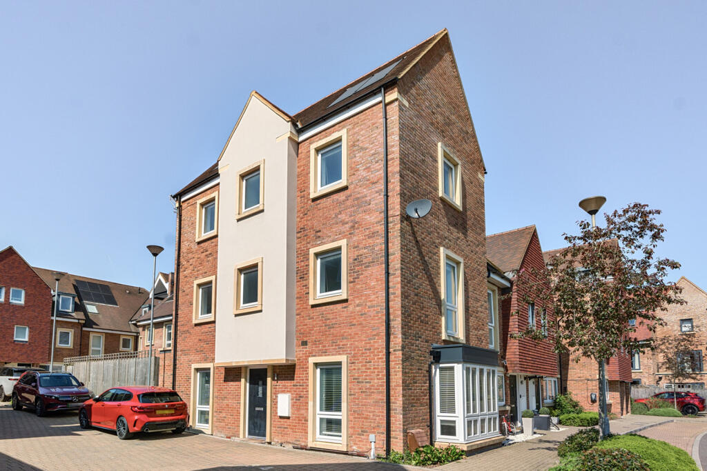 Main image of property: Cottonwood Close, Orpington