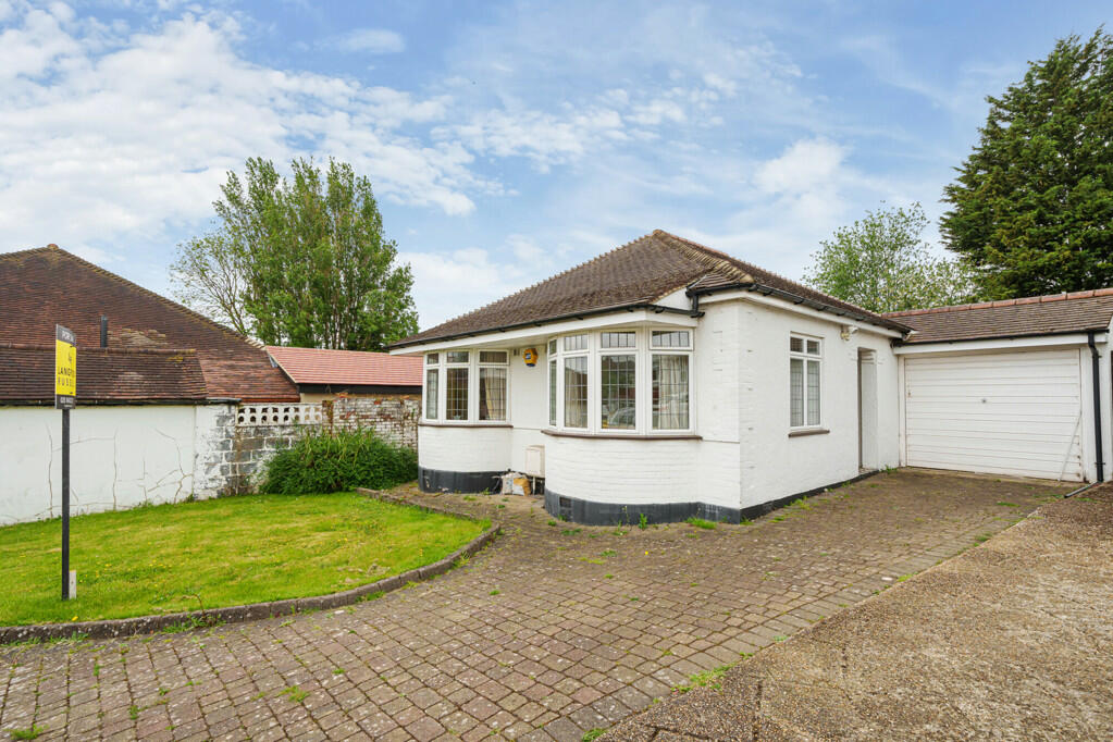 2 bedroom bungalow for sale in Addisons Close, Croydon, CR0