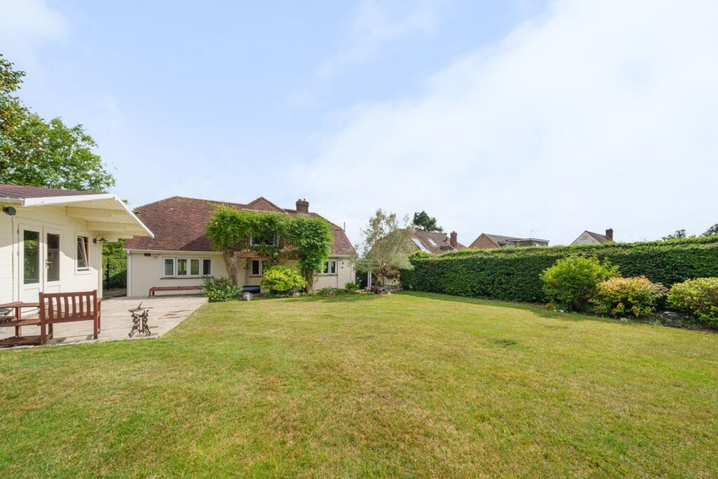 4 bedroom detached house for sale in Top Dartford Road, Swanley, BR8