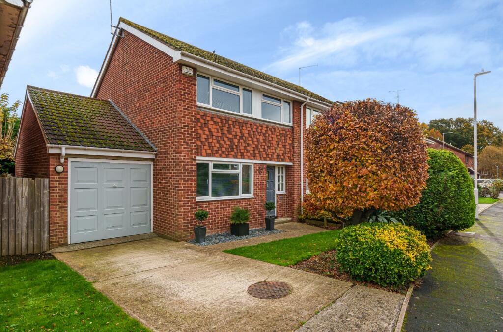 3 bedroom semidetached house for sale in Archer Way, Swanley, BR8
