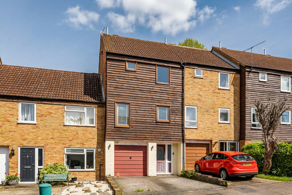 3 bedroom terraced house for sale in Tilmans Mead, Farningham, Dartford