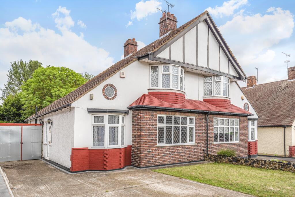3 bedroom semidetached house for sale in Faraday Avenue, Sidcup, DA14