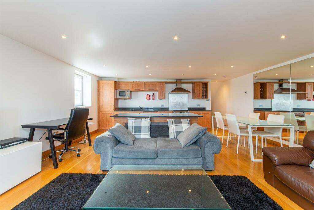 2 bedroom flat for rent in (DUPLEX APARTMENT) Grainger Street, Newcastle Upon Tyne, NE1