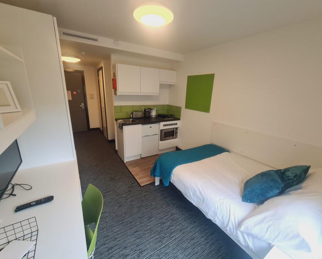 Studio flat for rent in (STUDENTS ONLY) St.James Point, Pitt Street, Newcastle Upon Tyne, NE4