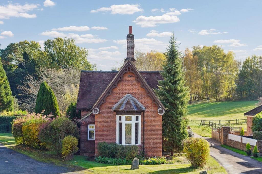 Main image of property: Oxford Road, Gerrards Cross, SL9