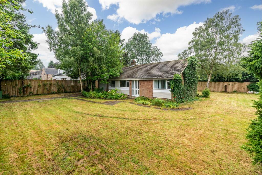 2 bedroom detached bungalow for sale in The Rise, Ponteland, NE20