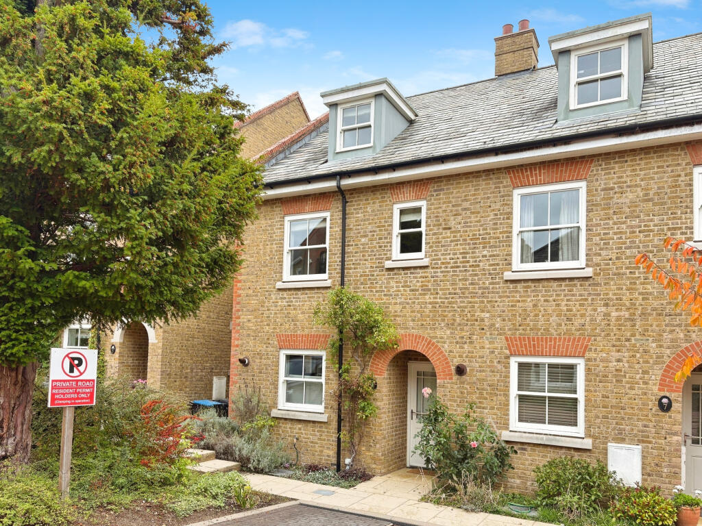 Main image of property: New Manor Croft