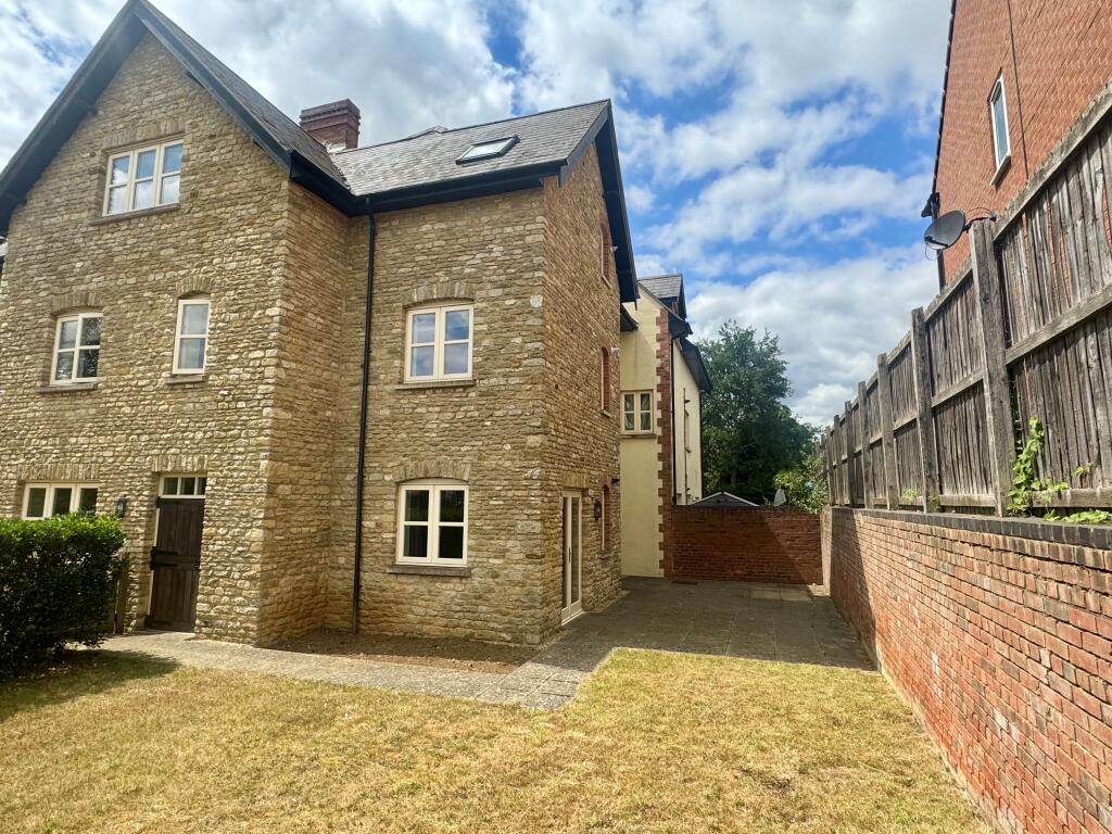 Main image of property: Oxford Road, Brackley