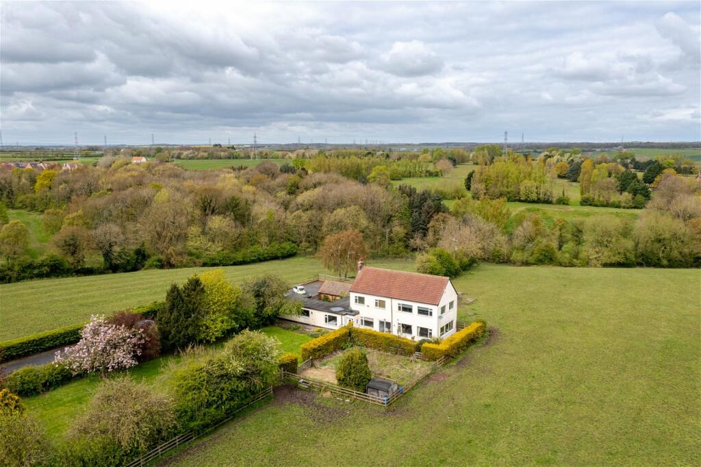 5 bedroom detached house for sale in Junction Road, Stocktonontees