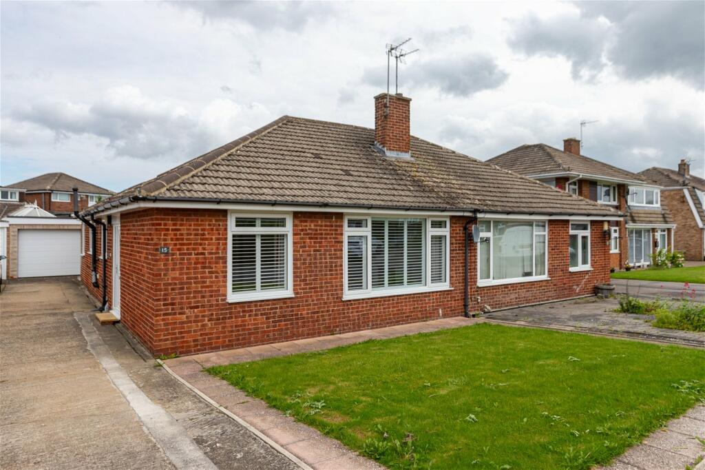 2 bedroom semidetached bungalow for sale in Linwood Avenue, Stokesley