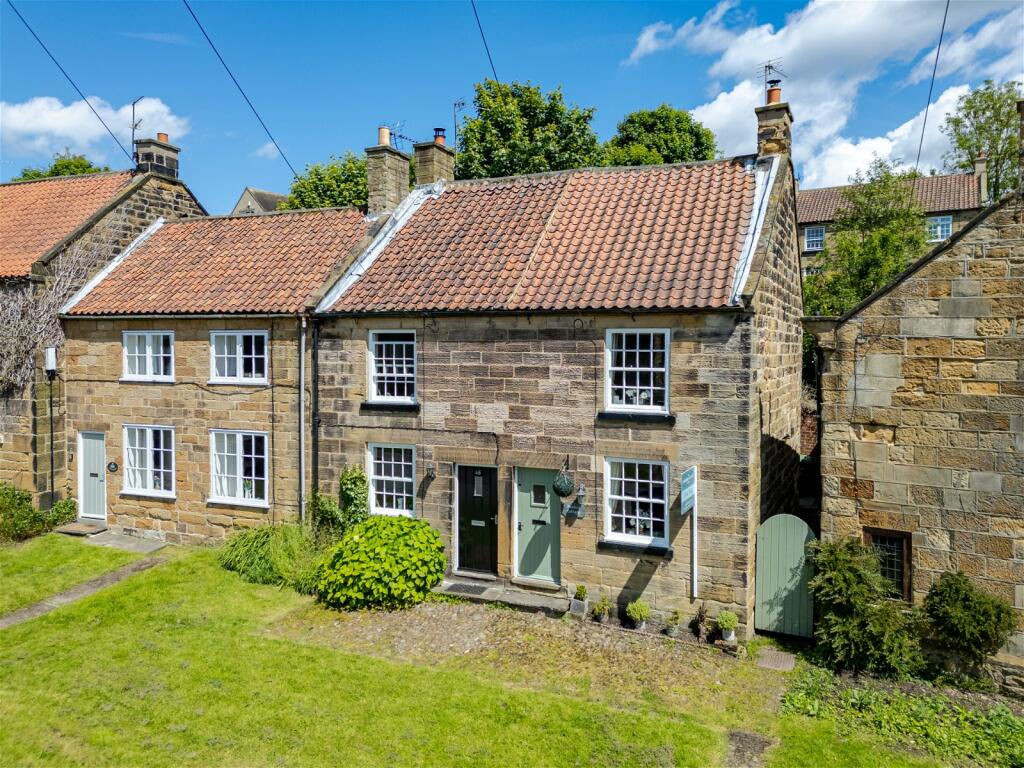 2 bedroom end of terrace house for sale in North End, Osmotherley